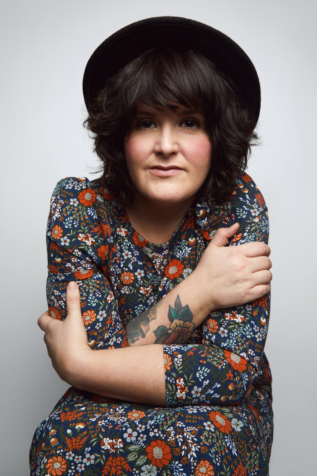 The same session in colour, arms wrapped around herself