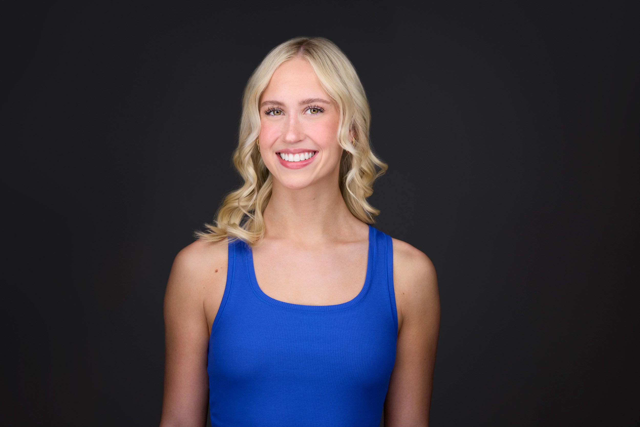 The same session, a blue top on black