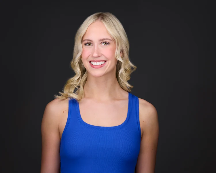 The same session, a blue top on black