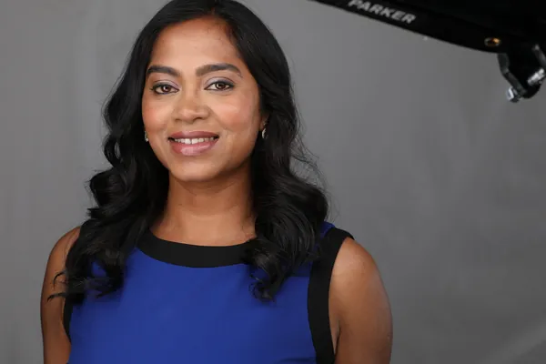 The same session, a frame as shot: a blue top on grey