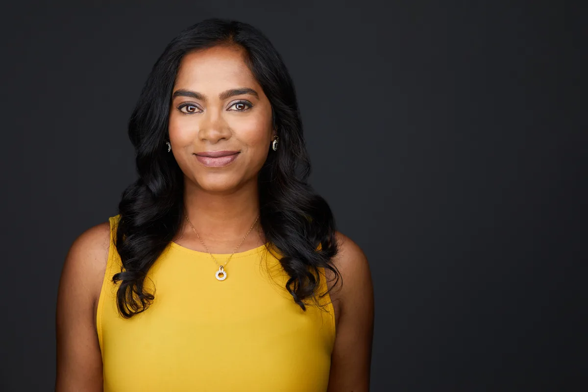 The same session, a frame kept and retouched: a yellow top on charcoal